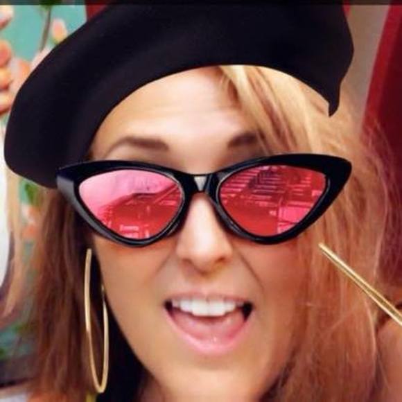 Meet your Posher, Margaret - Picture 1 of 16